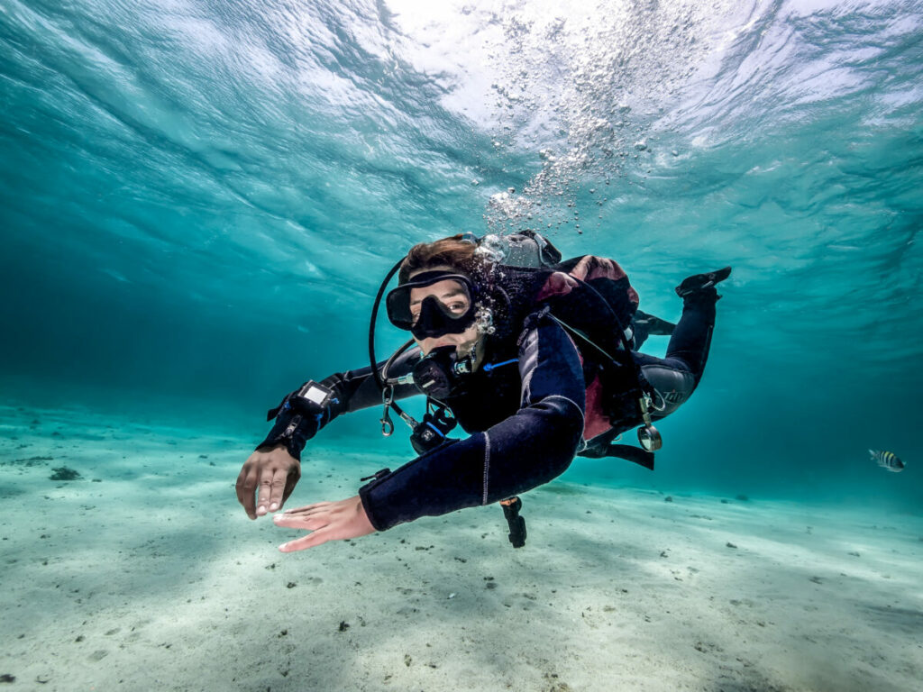 What is Nitrox/EANx and do I really need it? 2 A recreational Diver after her Nitro Course enjyoing a relaxed dive